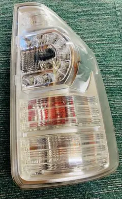 2026年最新】ヴォクシー 純正テールランプの人気アイテム - メルカリ