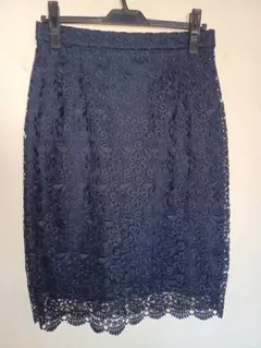 ユニクロ　花柄レーススカート　紺色