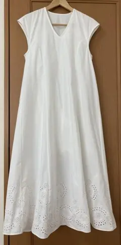 ホワイト　フレンチスリーブ ロングワンピース