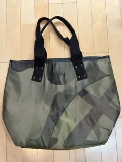 sacai x kaws カモフラ トートバッグのサムネイル
