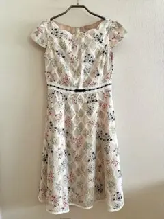 TOCCA新品未使用花柄のホワイトドレスのサムネイル