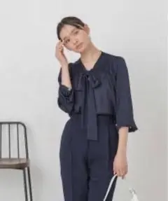 リボンタイブラウス