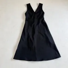 美品【GU】ジャンパースカート オールインワン ノースリーブ Vネックワンピース