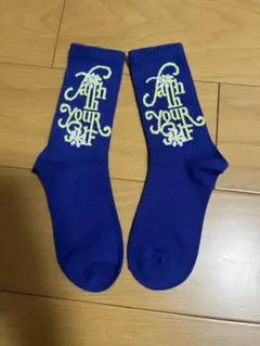 青色 文字入り カジュアルソックス　1足