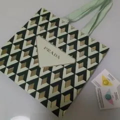 2025年最新】PRADA ラッピング・包装の人気アイテム - メルカリ