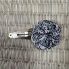 和柄 ちりめん くるみボタン ヘアピン グレー モノトーン ハンドメイド
