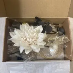 髪飾り 黒と金のデザイン