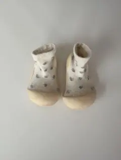 アティパス　ベビーシューズ 水玉模様 クリーム色