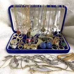 Item thumbnail for item ec3c0747-22e9-43b8-b6aa-630ff6f0685f