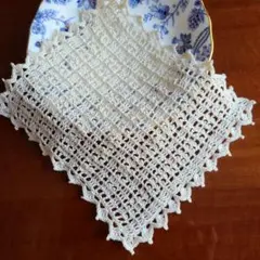 【186】レース編みドイリー　アイボリー　長方形　 約17×15cm