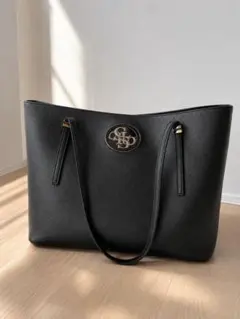 GUESS トートバッグ ブラックのサムネイル