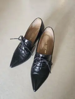 【値下げしました】サバサバ　黒いレースアップポインテッドトゥパンプス