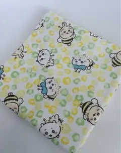 新品 ちいかわ　オックス生地　約110cm×50cm みつばち 布 ハギレ