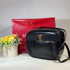 【ほぼ未使用】フェラガモ ヴァラ VARA ショルダーバッグ 黒 ブラック