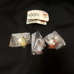 はぴだんぶい めじるしアクセサリー ソロキャンプ ポチャッコ　タキシードサム