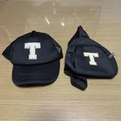 キャップ&ボディバッグセット　T字型刺繍　ブラック
