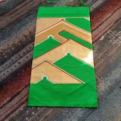 六通柄袋帯　正絹　はぎれ　グリーン　金糸