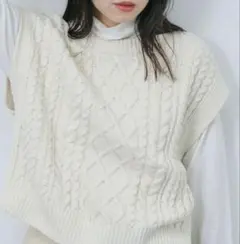 ホワイト ケーブルニット ノースリーブベスト