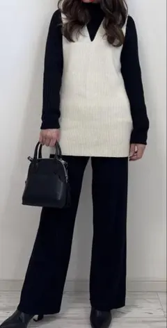 UNIQLO ラムVネックセーターノースリーブ オフホワイト
