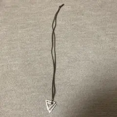 シルバー三角形ペンダントネックレス