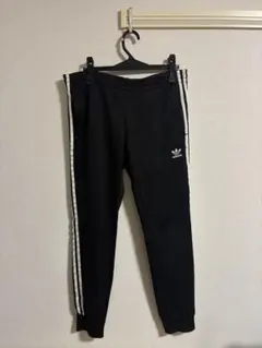 adidas ブラック トラックパンツ