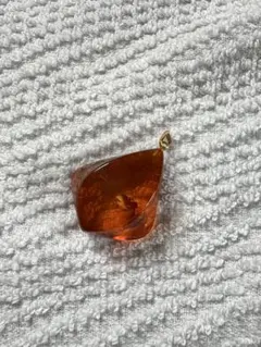 K18 琥珀　コハク　ネックレストップ　ペンダントトップ　アンバー　18金