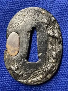 江戸期作 大鍔83mm187g 鍛鉄木瓜形鍔 吹き寄せ象嵌 家紋散らし