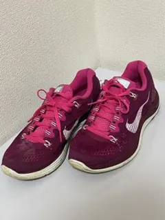 Nike ピンク ランニングシューズのサムネイル