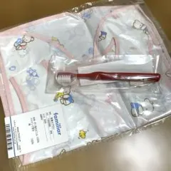 ファミリア　　新品未開封　お食事エプロン　歯ブラシ　セット　ピンク　赤