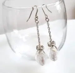 クリスタルオーバル型ピアス