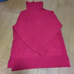 赤 タートルネック ニット Mサイズ