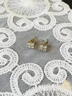 フラワーモチーフ　シルバーピアス