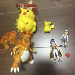 ポケモン リザードン　ピカチュウ　キョダイマックスのすがた サトシ　モンコレ