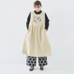 新品 cloudnine 刺繍入りギャザーワンピースエプロン ベージュ