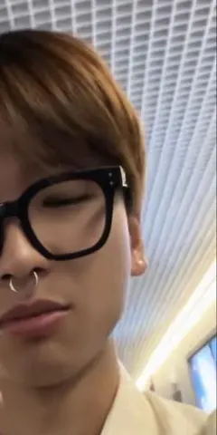 sadkidyaz着用伊達メガネ