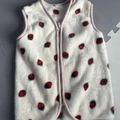 いちご柄 フリースベスト 80-100cmふわふわ