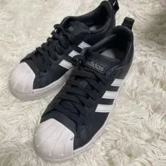 adidas スニーカー　22.5㎝