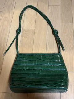 ショルダーバッグ　合成皮革　グリーン　長さ調節可能