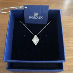 Swarovski ダイヤモンド型ネックレス