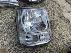 エブリィ da17vヘッドライト左側のみ ステー割れあり格安！ - メルカリ