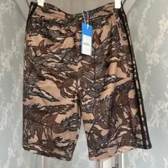adidas ハーフパンツ　ショートパンツ　ショーツ カモフラ　リーフ。