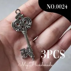 3個セット！レトロキーアンティークシルバーパーツ 鍵 金属チャーム ハンドメイド