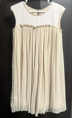 【美品】 組曲 ベージュ ノースリーブ プリーツ ワンピース サイズ2 結婚式