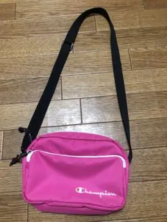 美品　champion ショルダーバッグ　値下げしました