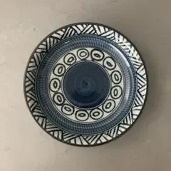 青い模様の陶器皿