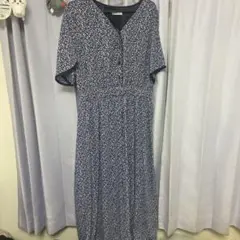 ネイビー花柄Vネック半袖ワンピース