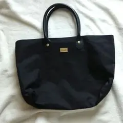 マリークワント　黒のトートバッグ 　内側フラワー柄