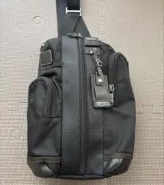 TUMI ショルダーバッグ　ボディバッグ　ブラック 中型