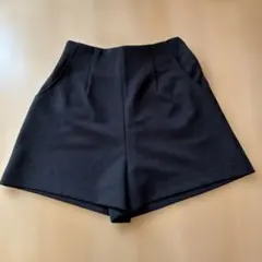 美品　earth music &ecology黒 ハイウエスト ショートパンツ