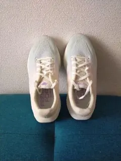 New Balance Fresh Foam 1080 クリーム色